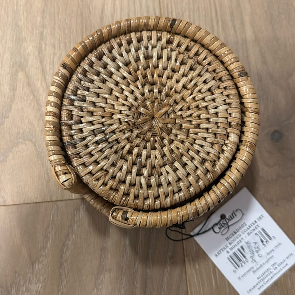 NWT Caspari Rattan Round Coaster and Holder Set in Natural - Set of 6 Coasters